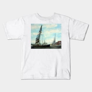 PLA CRANE SHIP SAMSON IN VICTORIA DOCKS  LONDON Kids T-Shirt